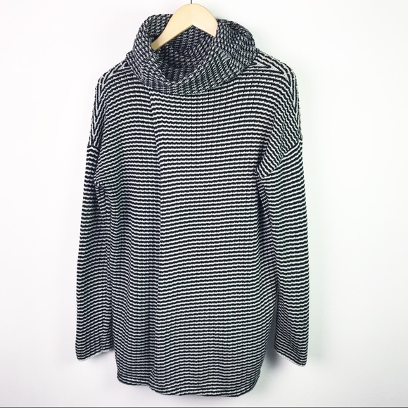 CAbi 3167 Small Fergie Turtleneck Sweater Split - Picture 5 of 11